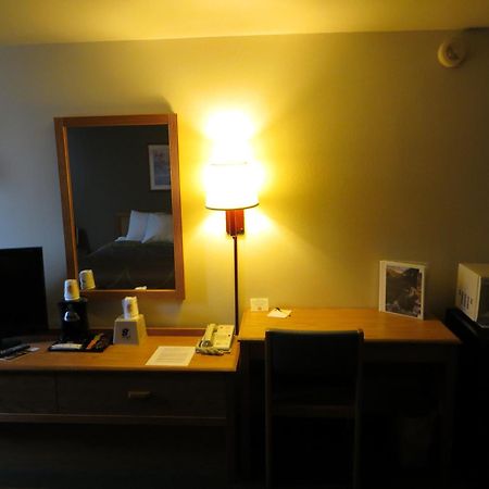 Super 8 By Wyndham Spearfish Otel Oda fotoğraf