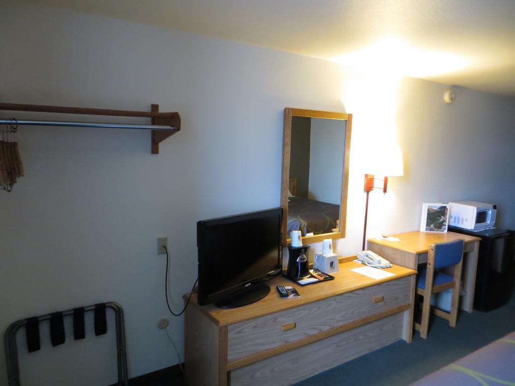 Super 8 By Wyndham Spearfish Otel Dış mekan fotoğraf