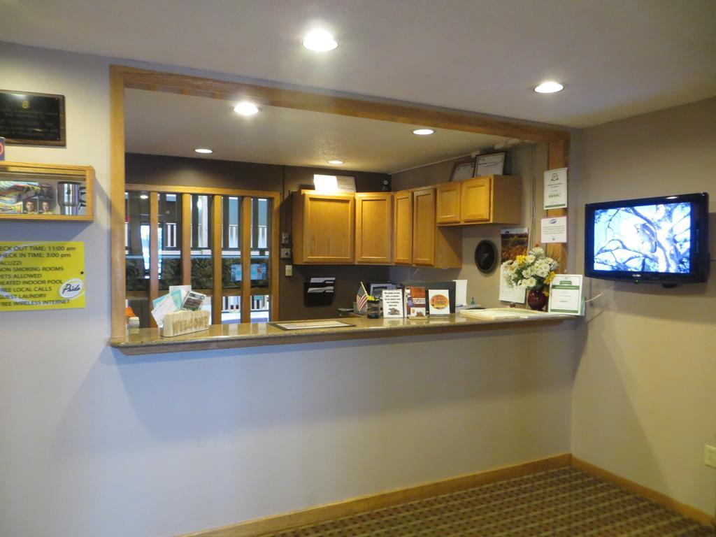 Super 8 By Wyndham Spearfish Otel Dış mekan fotoğraf